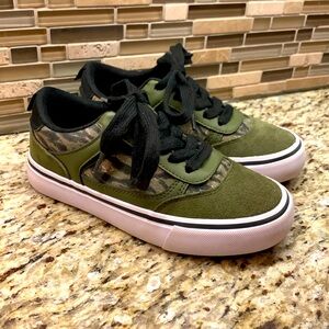 Airwalk Camouflage Sneakers - Size 1